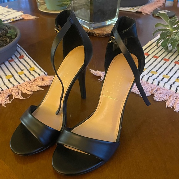 Chic Black Stiletto Heels - Picture 1 of 1